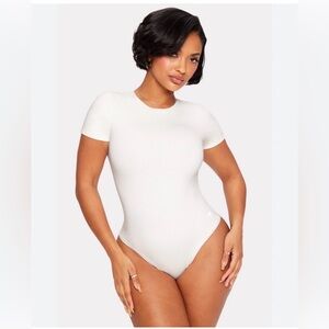 YITTY Soft Snug Cotton Short Sleeve Brief Bodysuit Size Large ON MY IVORIES